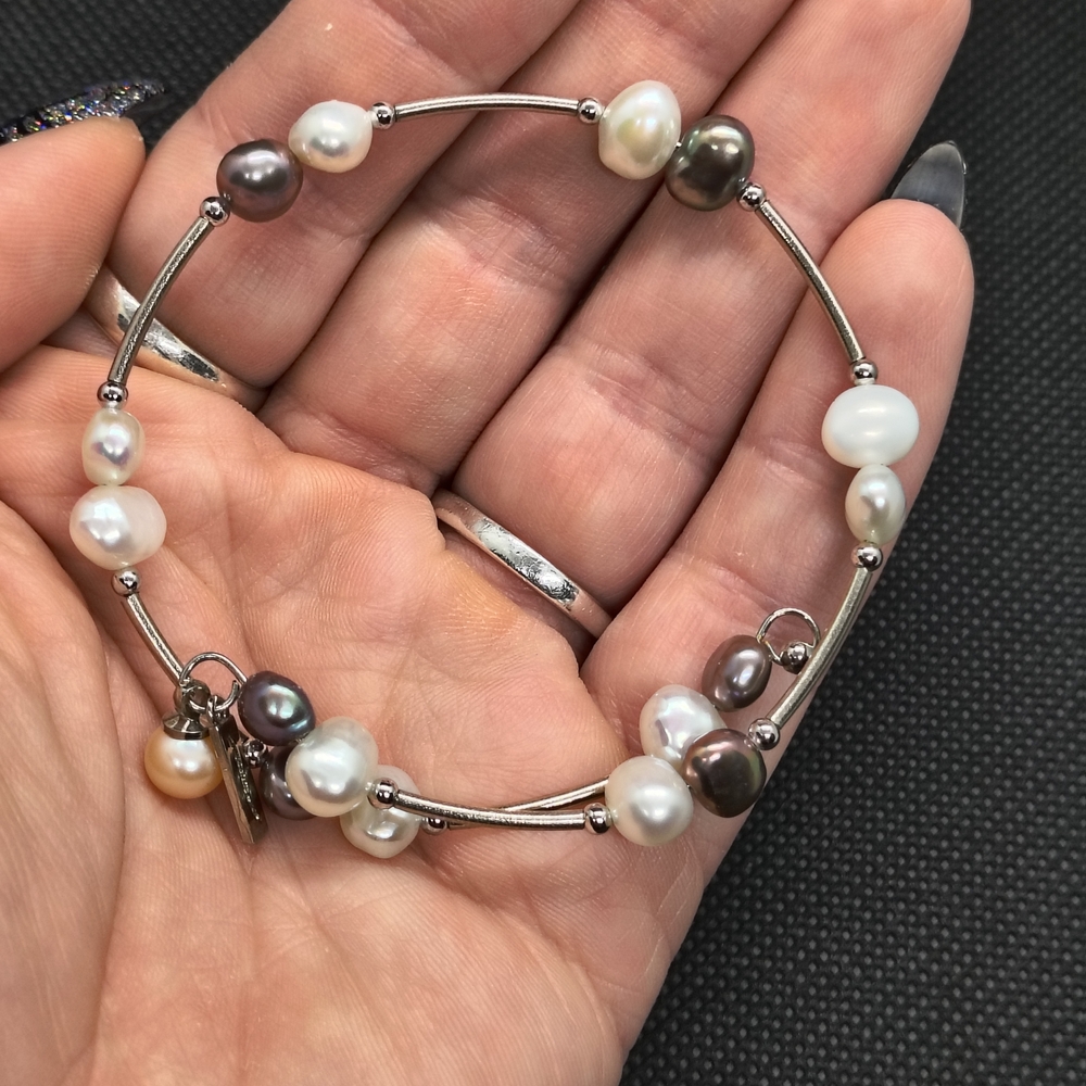 Elegant Pearl Bracelet with Silver Accents